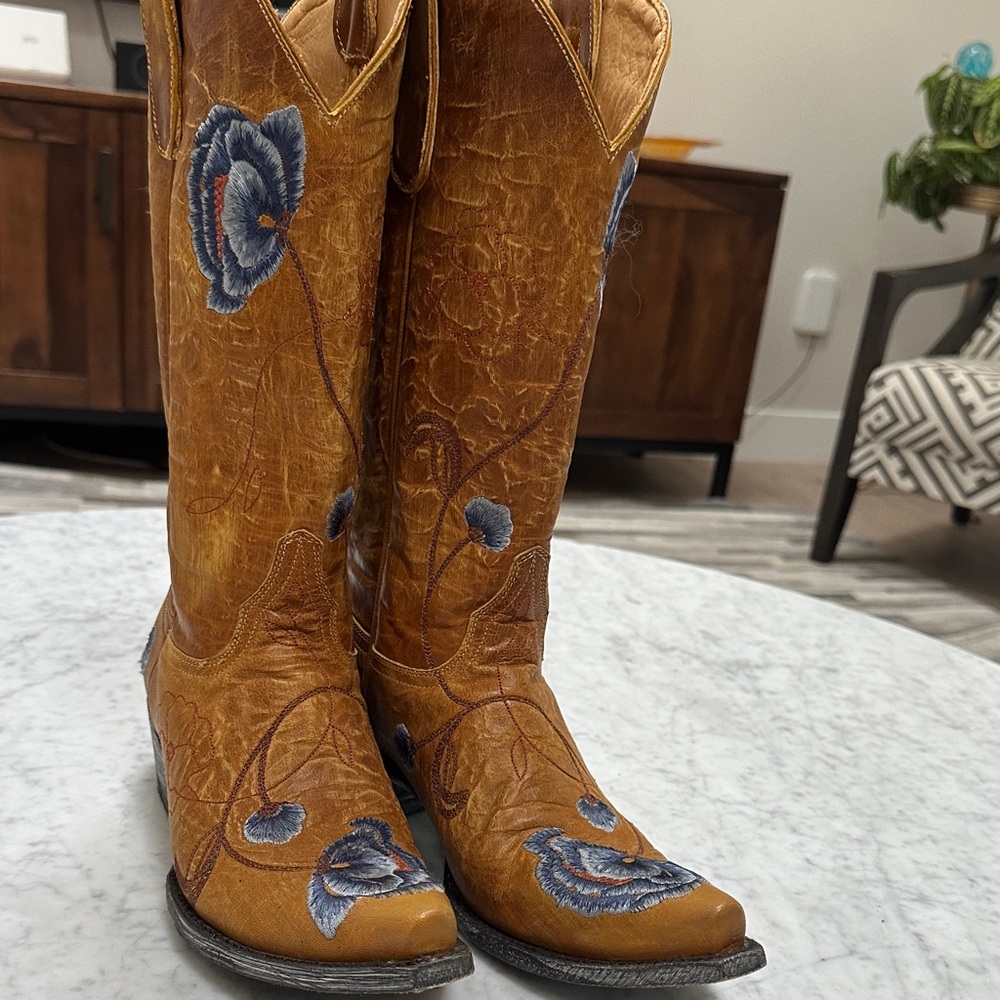 Old Gringo like new 8 Embroidered Leather Cowboy Boots